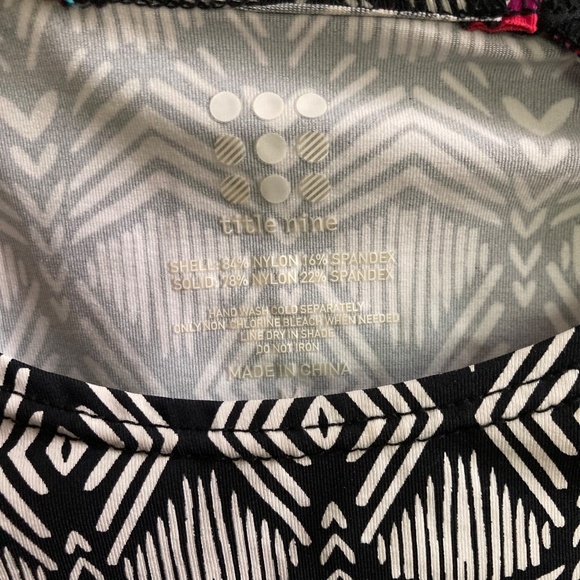 Title 9 Black & White Long Sleeve Rash Guard Swim Top Sz Med Snorkel Surf - Picture 4 of 5